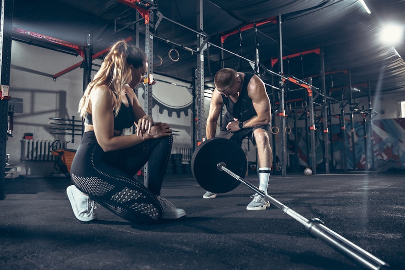 athletic-man-woman-with-dumbells